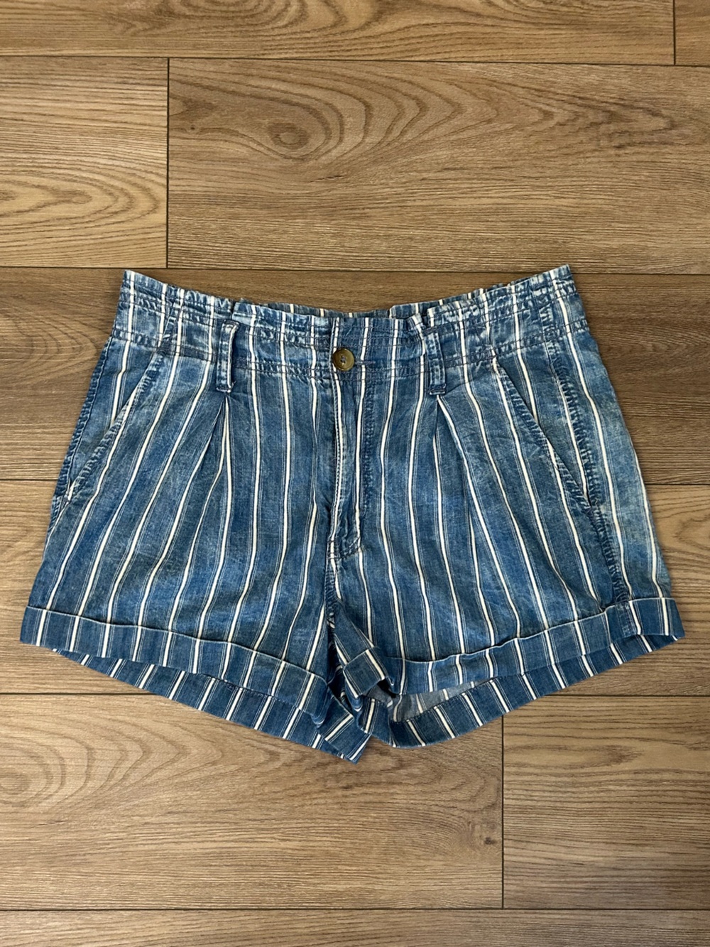 American Eagle Striped Shorts Women’s 6 Blue White Casual Summer